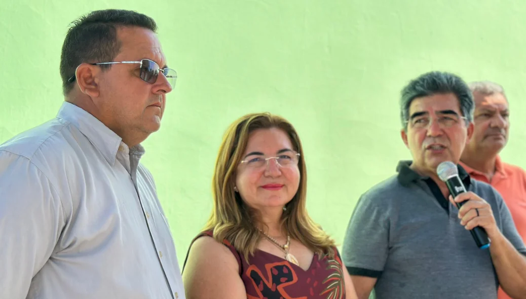 Prefeito Abdoral Melo inaugura mais de 2.800 metros de calçamentos