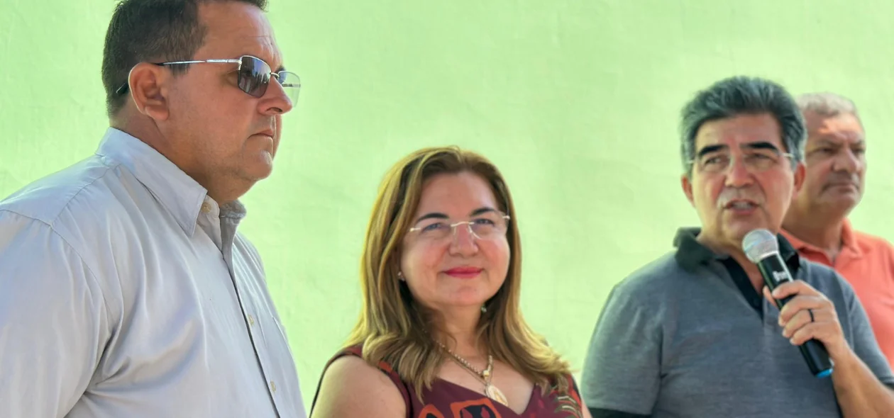 Prefeito Abdoral Melo inaugura mais de 2.800 metros de calçamentos