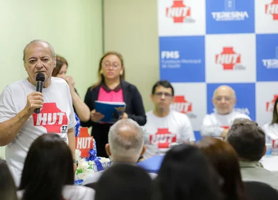 Prefeito de Sílvio Mendes no Hospital de Urgência de Teresina