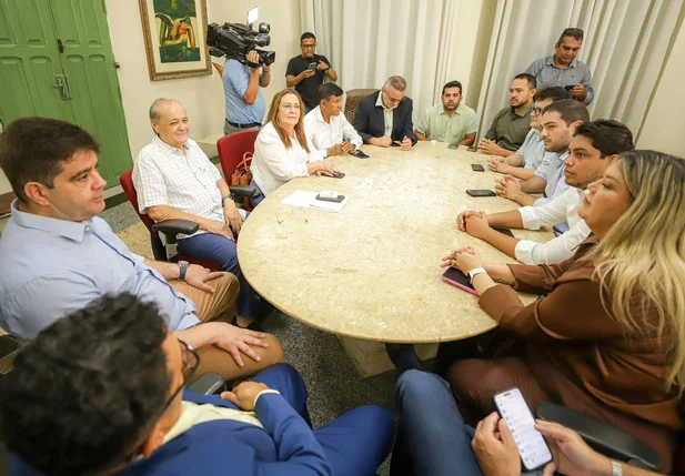 Prefeito de Teresina, Sílvio Mendes, se reuniu com os vereadores da capital tratar do rombo bilionário