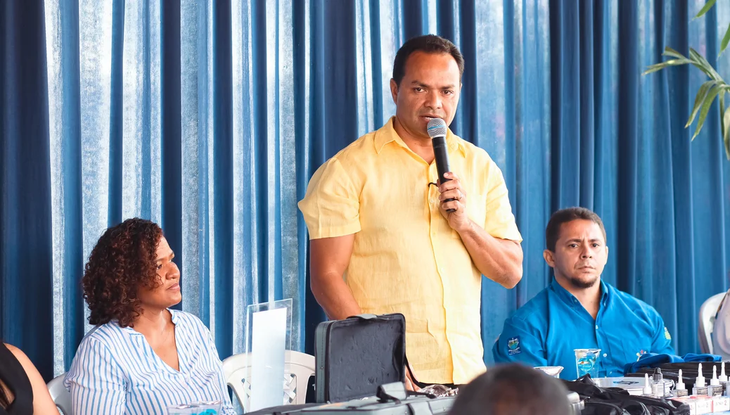 Prefeito Pedro Gomes discursando