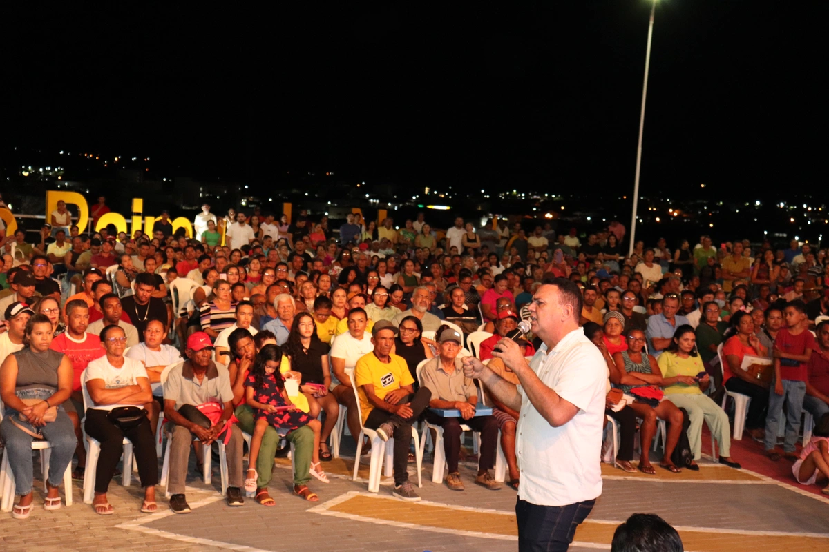 Prefeito Rogério Castro no lançamento do programa de regularização fundiária