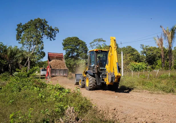 Prefeitura de José de Freitas recupera mais de 46 km de estradas na zona rural