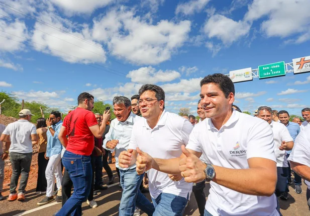 Rafael Fonteles e Leonardo Sobral do DER inauguram obras