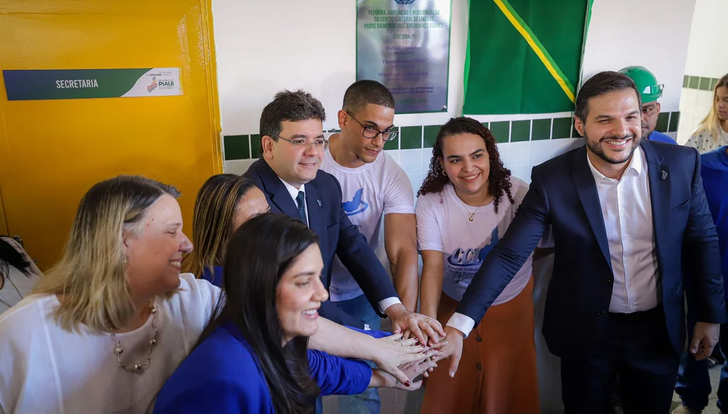 Rafael Fonteles entrega reforma de Centro Cultural de Línguas em Teresina