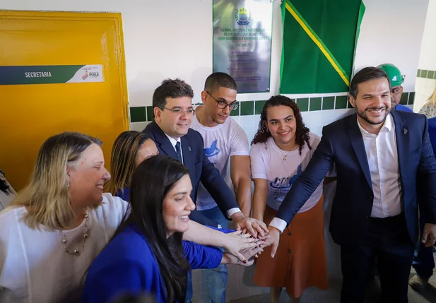 Rafael Fonteles entrega reforma de Centro Cultural de Línguas em Teresina