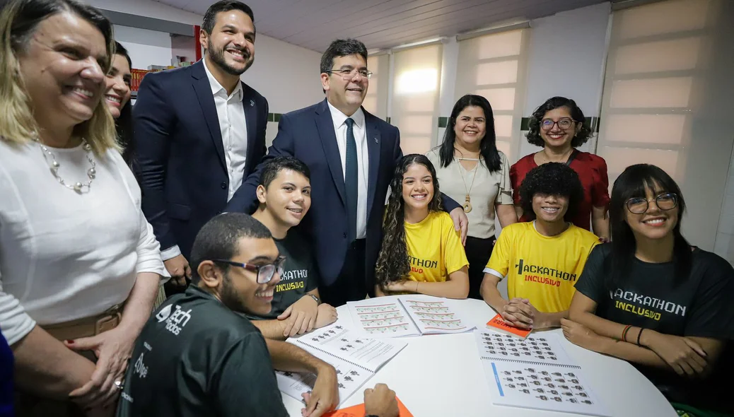 Rafael Fonteles entrega reforma do Centro Cultural de Línguas em Teresina