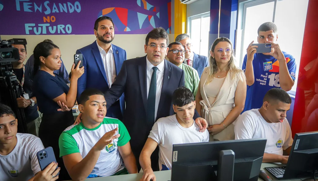 Rafael Fonteles participando de inauguração