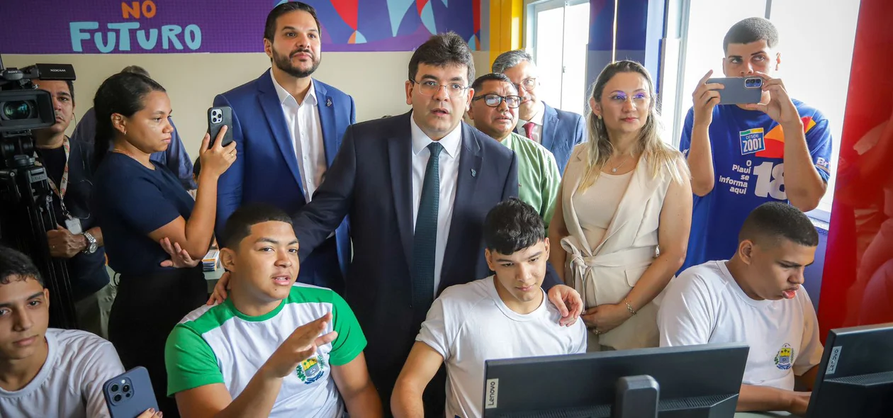 Rafael Fonteles participando de inauguração