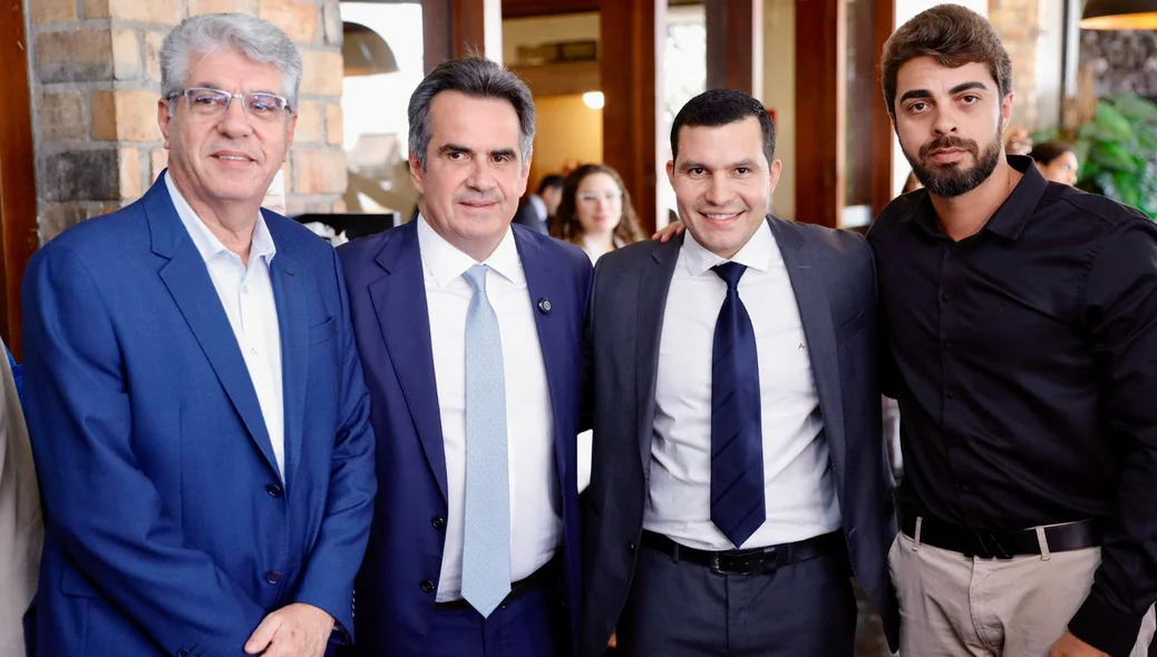 Representantes de municípios em evento de Ciro Nogueira