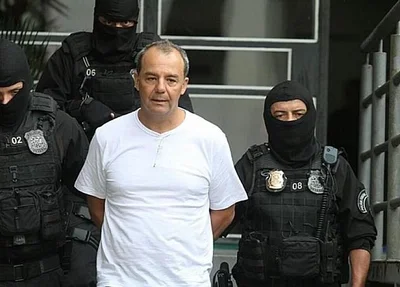 Sérgio Cabral é acusado de cobrar propinas de cinco por cento em grandes contratos