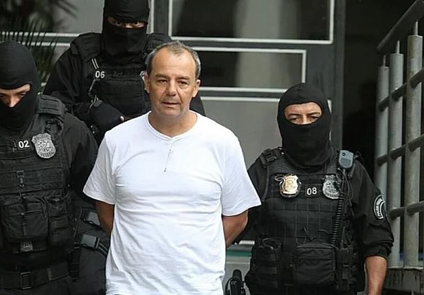 Sérgio Cabral é acusado de cobrar propinas de cinco por cento em grandes contratos