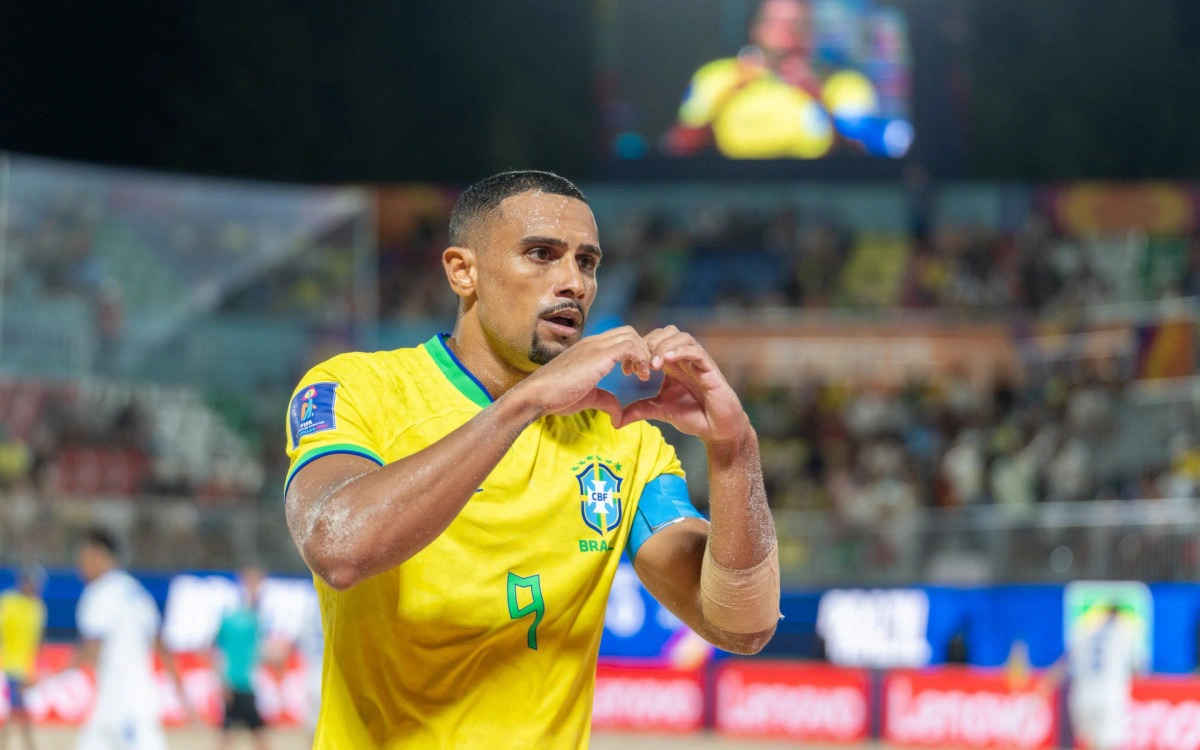 Rodrigo fez o primeiro gol do Brasil na Copa do Mundo de futebol de areia de 2025