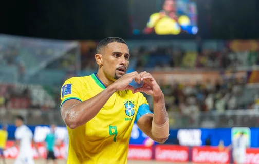 Rodrigo fez o primeiro gol do Brasil na Copa do Mundo de futebol de areia de 2025