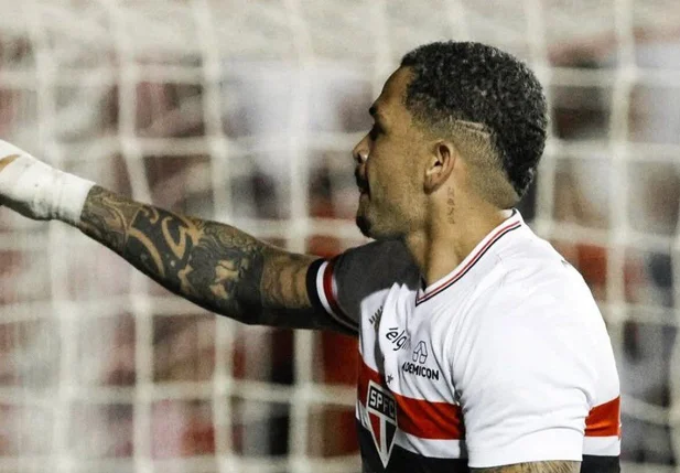 São Paulo vence Náutico em jogo de 2 expulsões e avança na Copa do Brasil