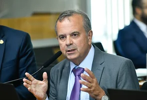 Rogério Marinho diz que decisão que proibiu Flávio Bolsonaro de ver Jair Bolsonaro é "autoritária"