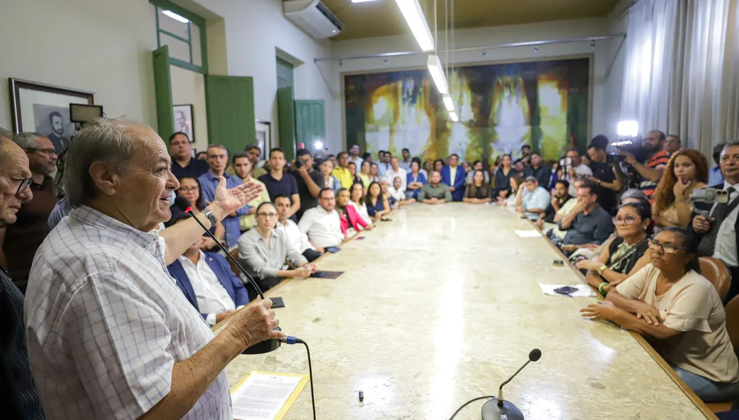 Sílvio Mendes discute rombo de R$ 3 bilhões