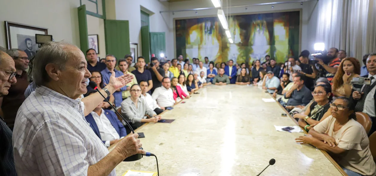 Sílvio Mendes discute rombo de R$ 3 bilhões