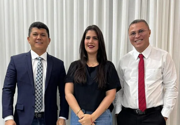 Thanandra Sarapatinhas e deputado Rubens Vieira, além de Gustavo de Carvalho