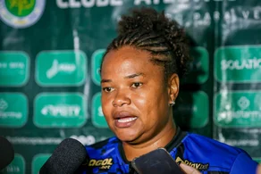 Treinadora Renata Costa
