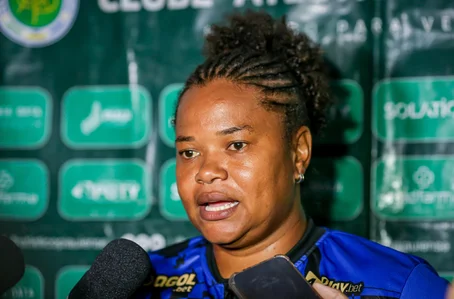 Treinadora Renata Costa
