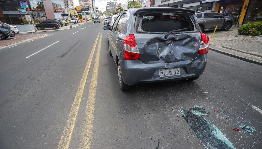 Vidro traseiro do Etios quebrou