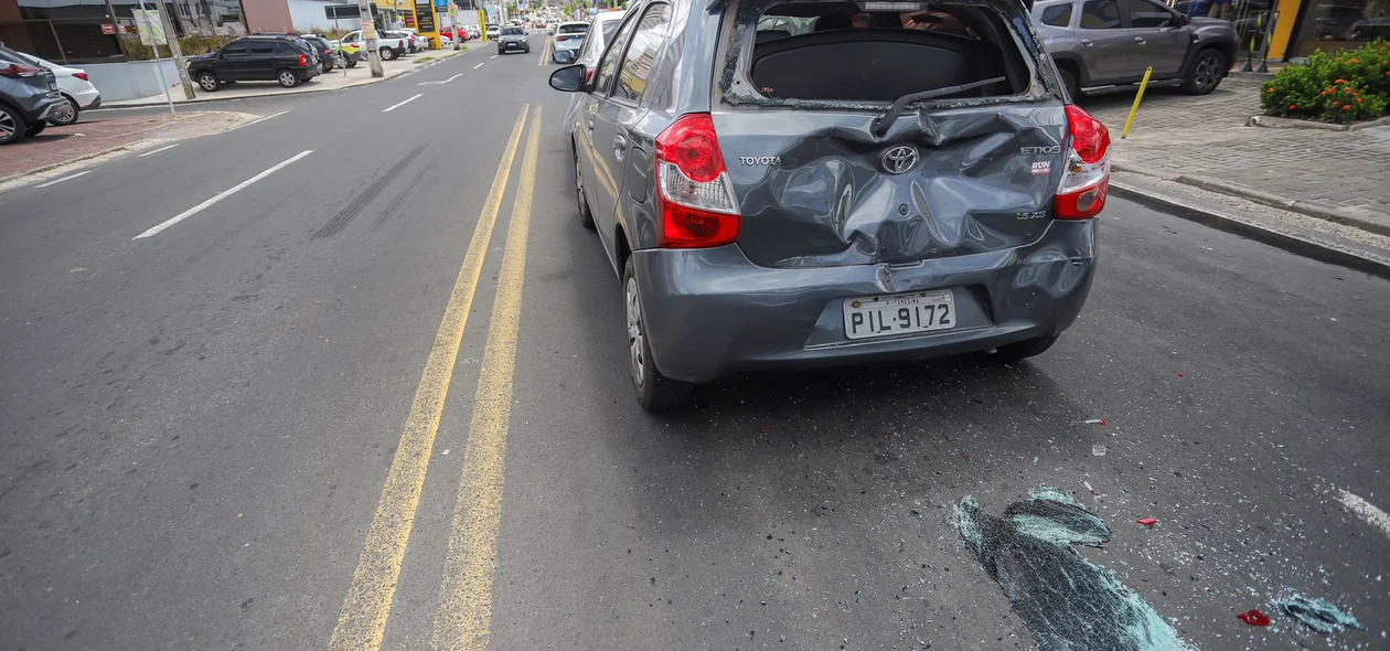 Vidro traseiro do Etios quebrou