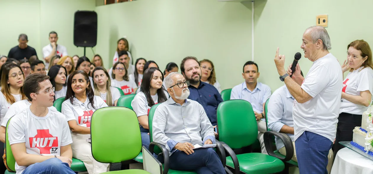 Visita do prefeito ao HUT