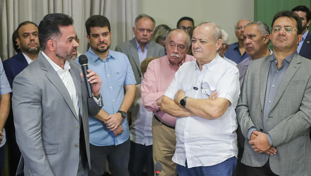 A posse ocorreu no Palácio da Cidade