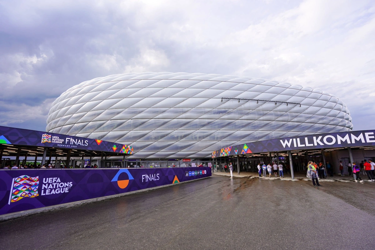 Allianz Arena, em Monique