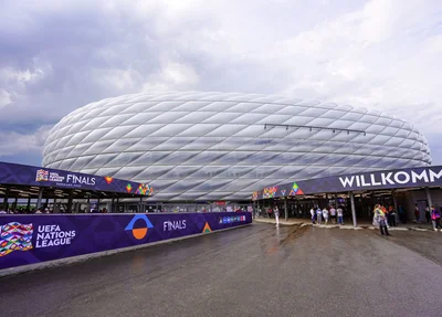 Allianz Arena, em Monique