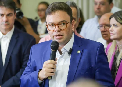 Aluísio Sampaio discursando