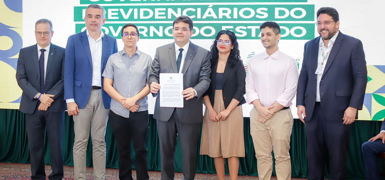 Analistas empossados durante solenidade