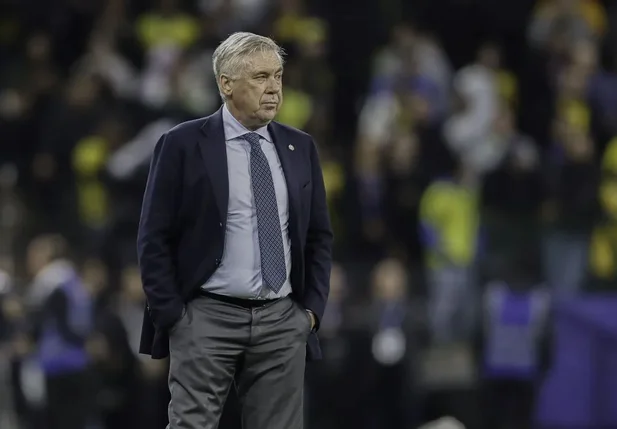Ancelotti durante vitória do Brasil sobre o Paraguai
