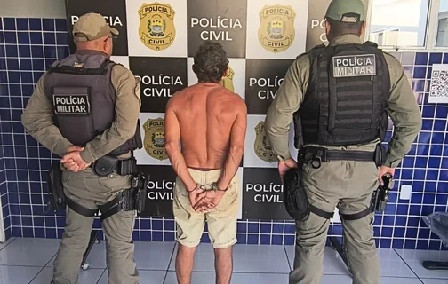 Após diligências na região, os policiais localizaram o investigado em sua própria residência.