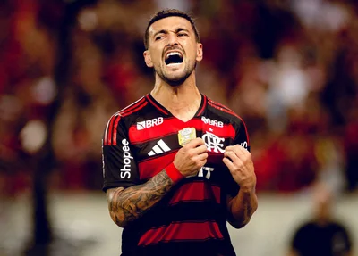Arrascaeta comemora o gol do flamengo