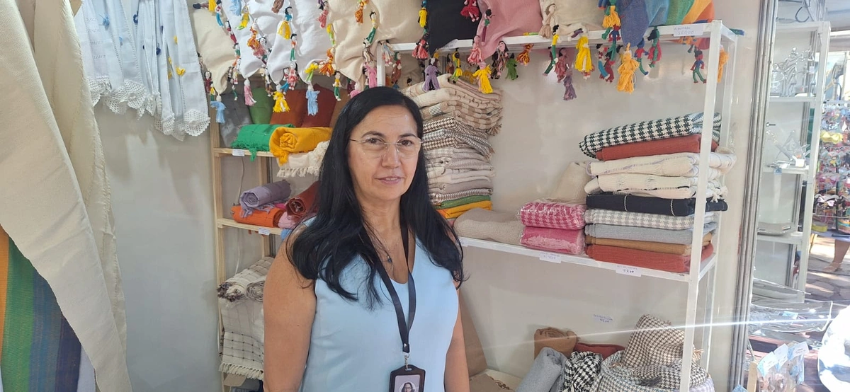 Artesã no Festival de Inverno de Pedro II