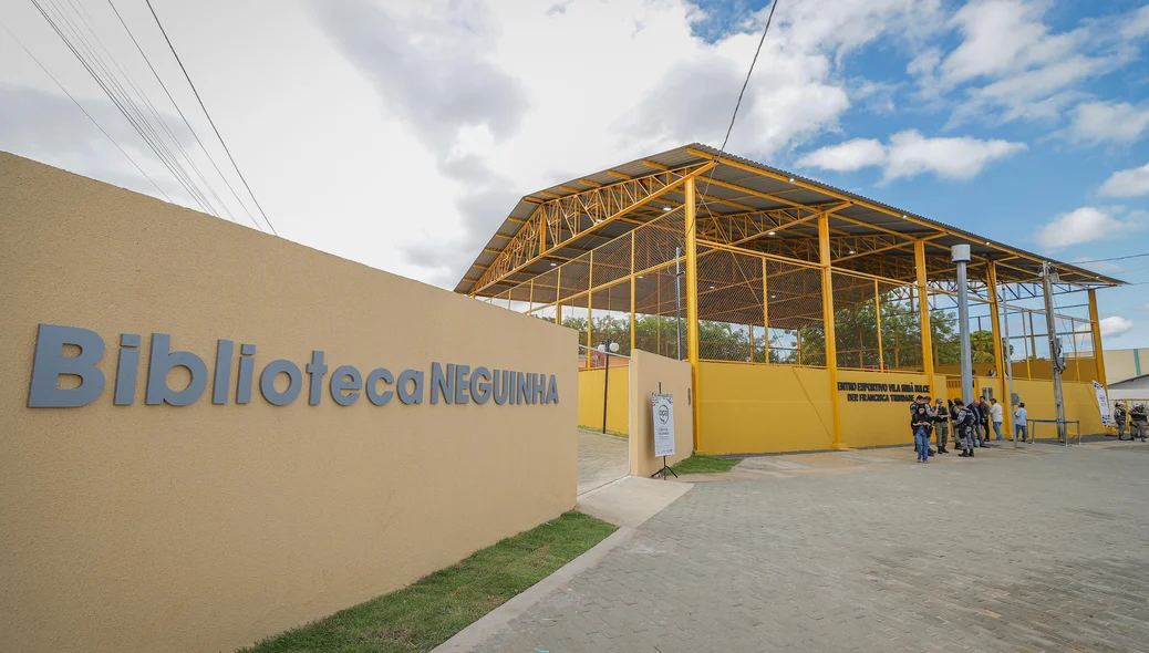 Biblioteca Francisca Maria de Moura