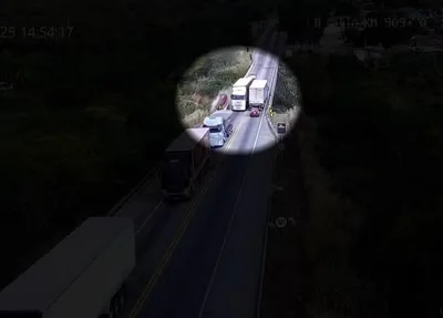 Carro é arremessado de ponte após batida com carreta na Bahia