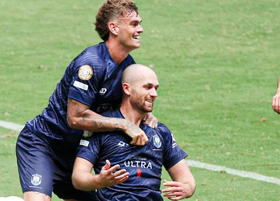 Christian Gray comemorando gol do Aucklan City no Mundial de Clubes
