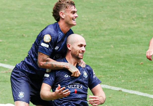 Christian Gray comemorando gol do Aucklan City no Mundial de Clubes