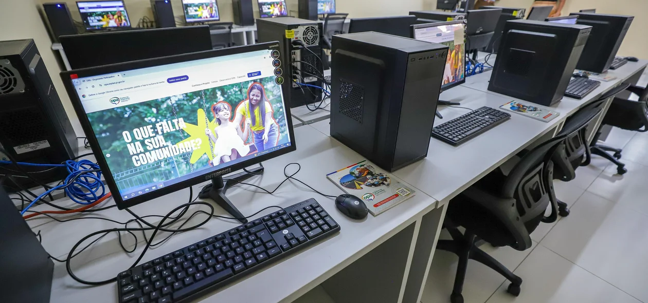 Computadores novos na biblioteca
