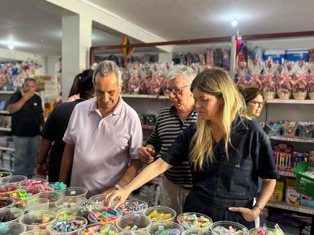 Deputada Gracinha Mão Santa visita centro comercial de Parnaíba