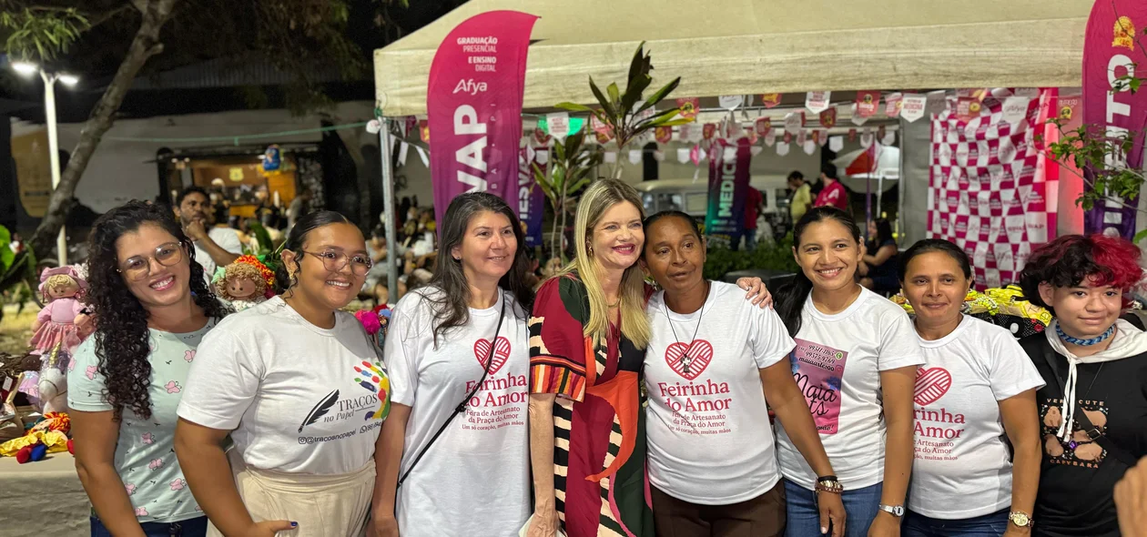 Deputada Gracinha sendo recebida pela população