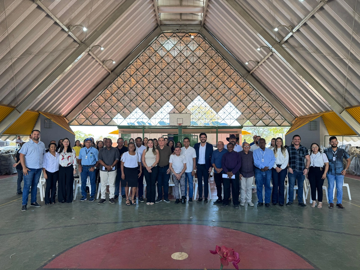 Deputado Dr. Marcus Vinícius participa de entrega de órteses e próteses em Floriano