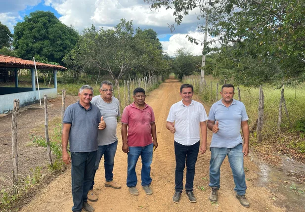 Deputado Firmino Paulo viabiliza calçamento para comunidades rurais de Jatobá do Piauí