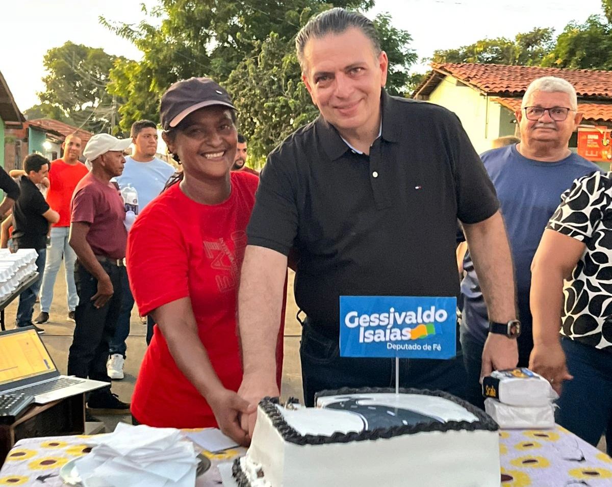 Deputado Gessivaldo Isaías entrega pavimentação asfáltica no Parque Brasil