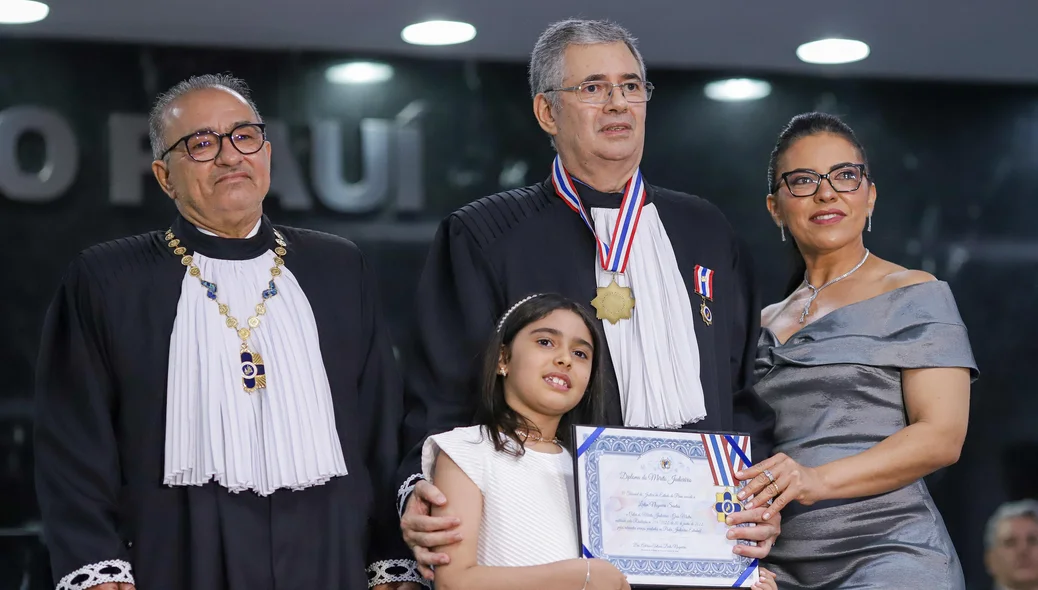 Desembargador Lirton Nogueira com a família