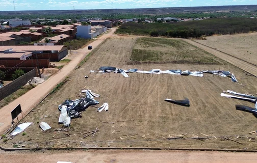 Dia seguinte após retroescavadeira passar no terreno