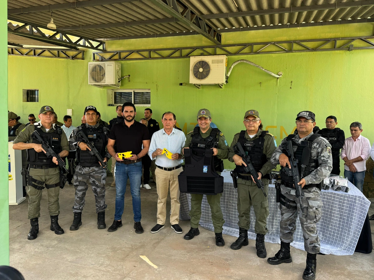 Dr. Marcus Vinícius participou da entrega de novos equipamentos ao 3º BPM de Floriano